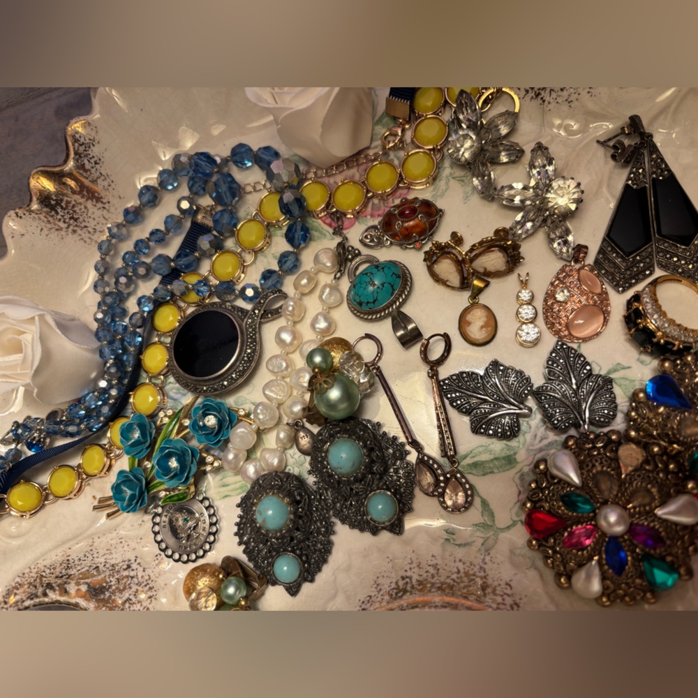 Stunning large Vintage Jewelry Collection many signed excellent condition lot - Picture 10 of 10